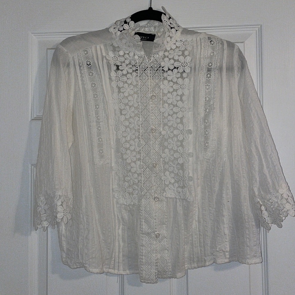 Vici lace floral top